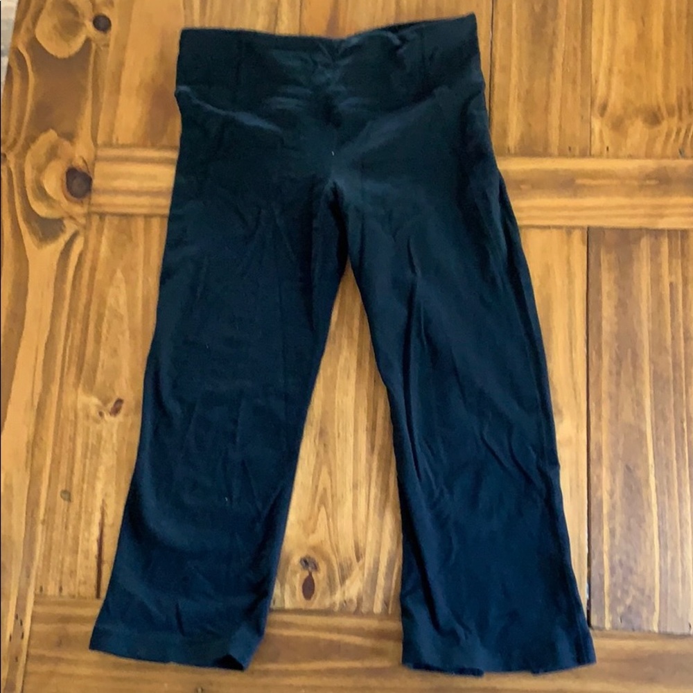Lulu lemon yoga pants/ capris size 6 with slits